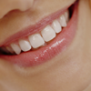 Strahlende Lächeln trotz Herbstblues: So pflegen Sie Ihre Zähne im Oktober
